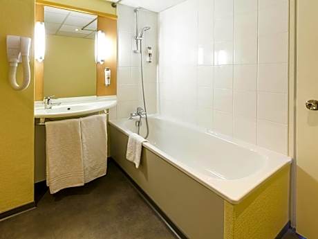 Standard Room with Double Bed and Twin Beds