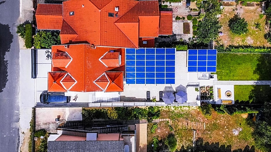 Kiss-Henézi Guest House