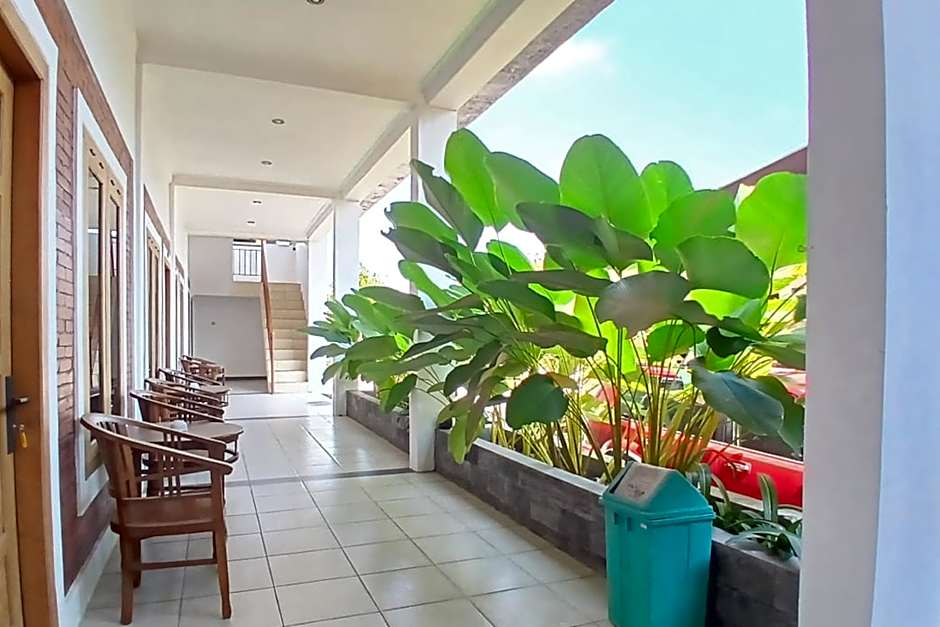 Kenewae Living near Alun-alun Wonosari Mitra RedDoorz