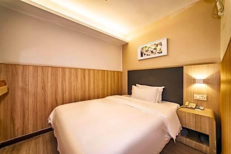 Huazhu - Room With Bed