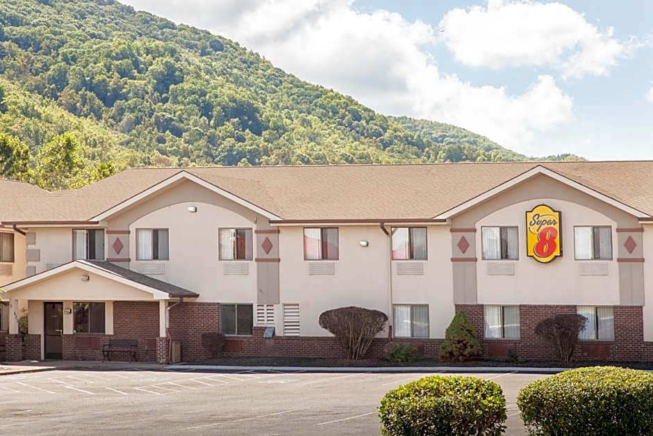 Super 8 by Wyndham Norton VA