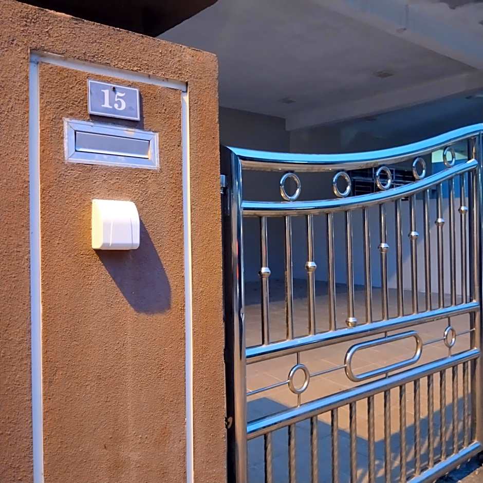 Happy Raub Guest House