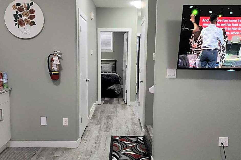 QUIET & COZY MODERN SUITE CLOSE TO RCMP