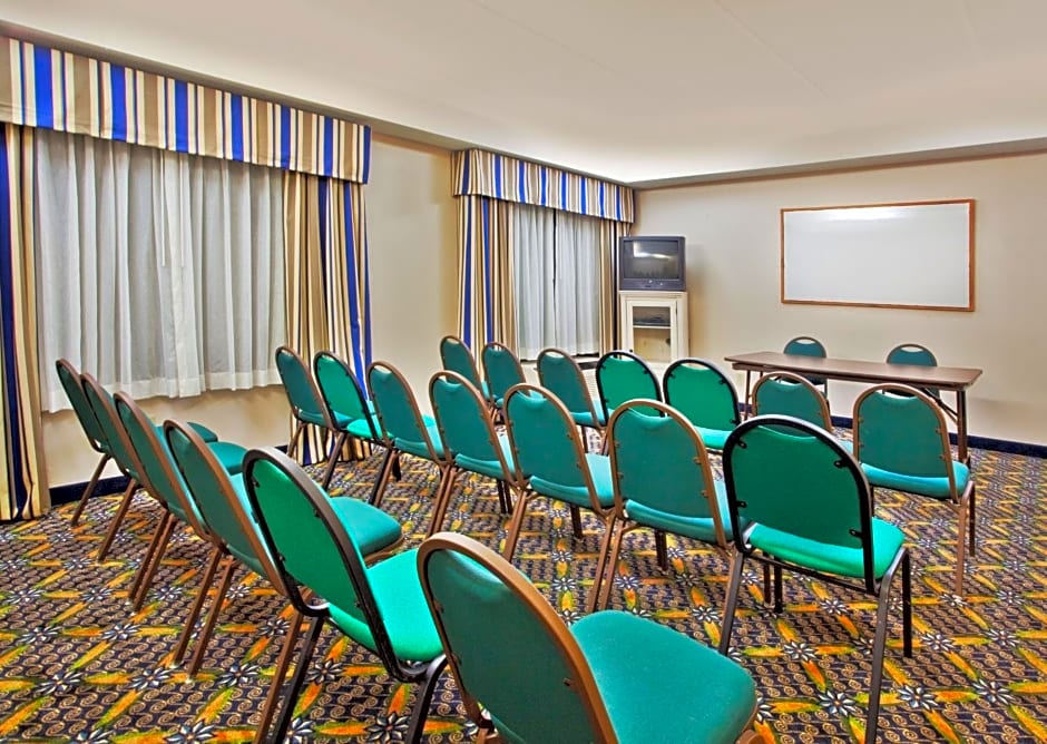 Holiday Inn Express Hotel & Suites Lawrenceville By IHG
