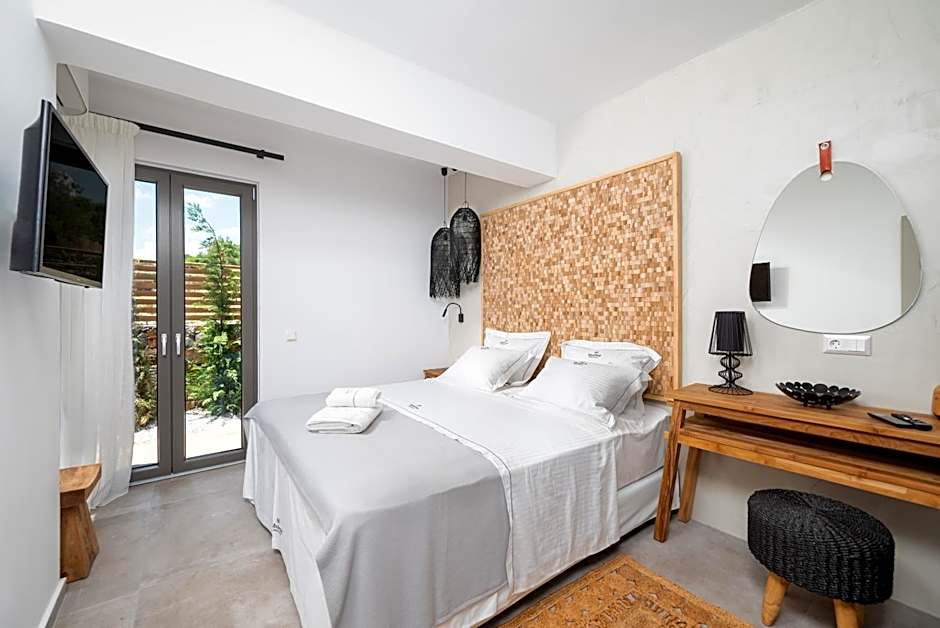Mnḗmē Suites & Villas