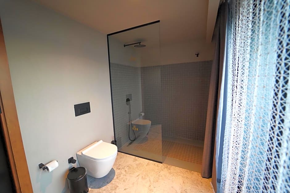 Icon Beach Suites Hotel Sovalye Island