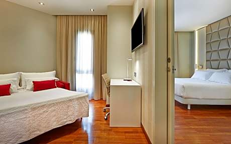 Family Connecting Room (2 Adults + 1 Child)