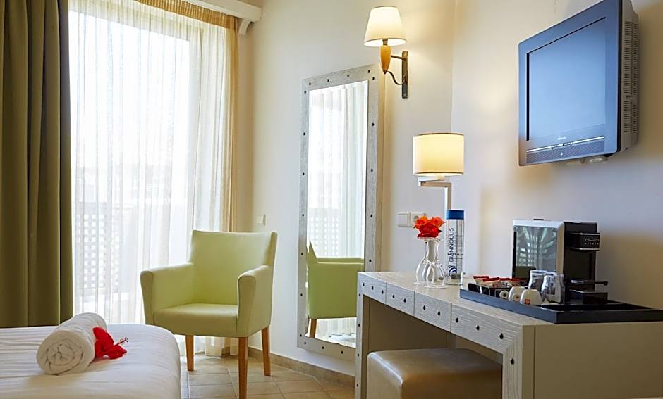 Giannoulis – Santa Marina Beach Hotel
