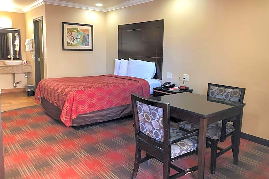 Econo Lodge Inn & Suites Escondido