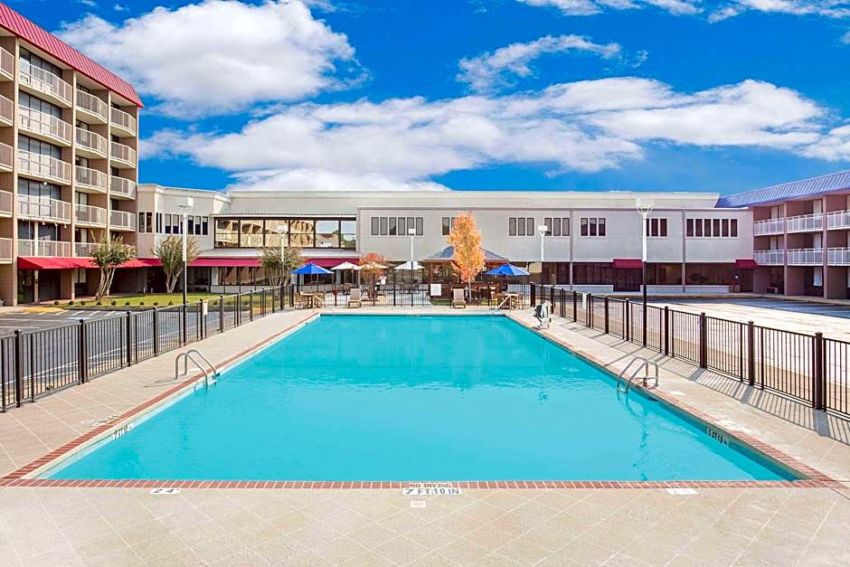 Ramada Plaza by Wyndham Fayetteville Fort Bragg 
