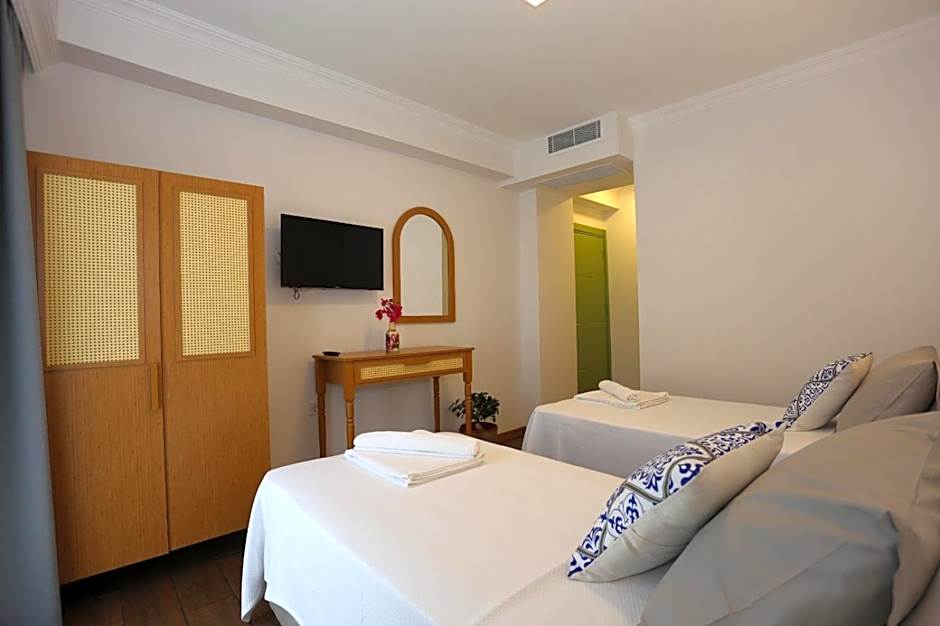 AtaÇesme Otel