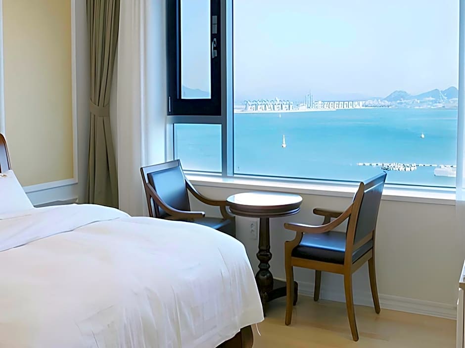 Fontana Beach Hotel
