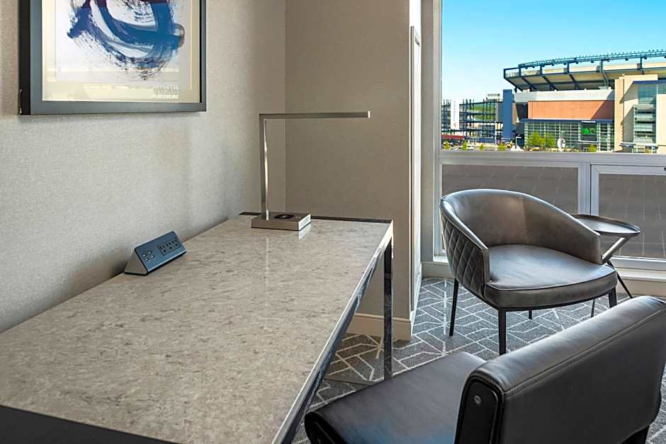 Renaissance by Marriott Boston Patriot Place Hotel