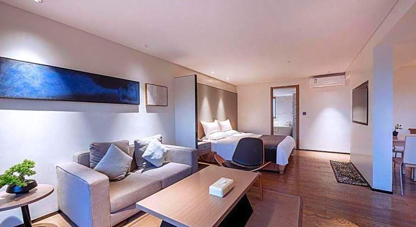 Zhongshan Louis Hotel