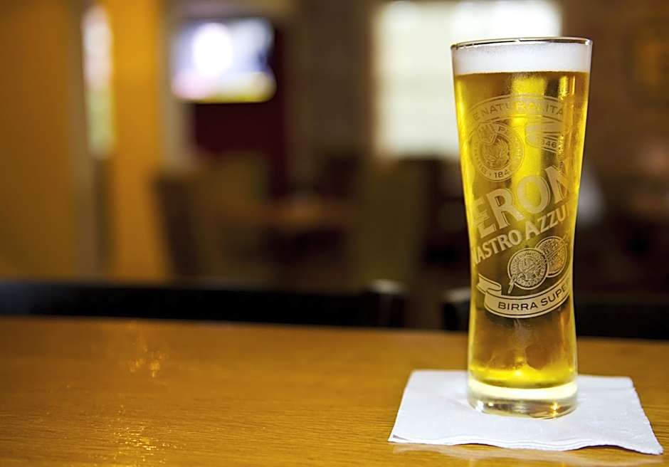 Strawberry Bank Hotel, NEC