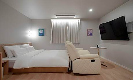 Deluxe Queen Room