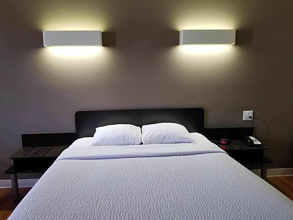 Joys Inn Innisfail, AB