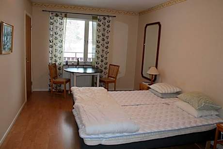 Basic Triple Room with Shared Bathroom