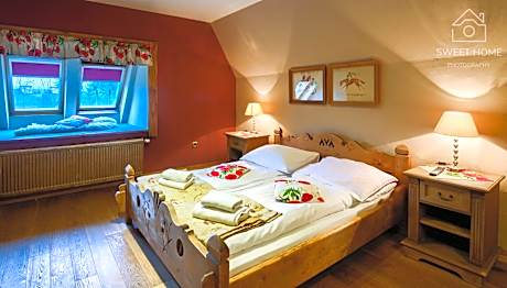 Deluxe Room (2 Adults + 1 Child)