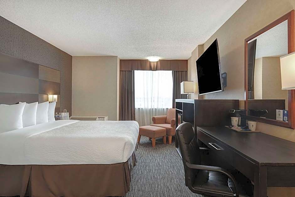 Photo 1 of 4 of Business 1 Queen Bed