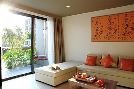 Junior Suite Pool Access + Free Airport Shuttle on Departure Date (as per schedule)