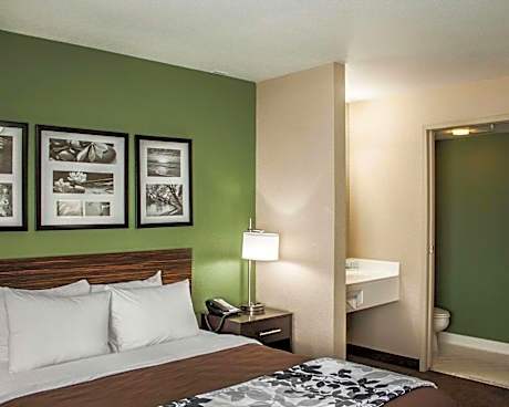 Queen Room - Non-Smoking