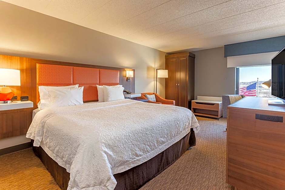 Hampton Inn By Hilton Madison East Towne Mall Area