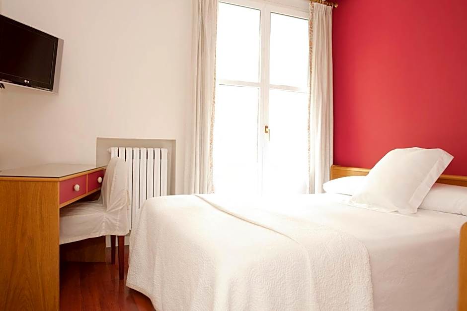 Photo 1 of 4 of Small Double Room