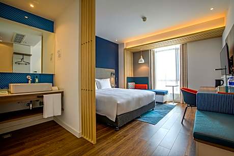 1 King Standard Extra Floor Space