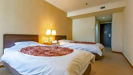 Standard Twin Room - Mountain side - Private Bathroom - Non-Smoking