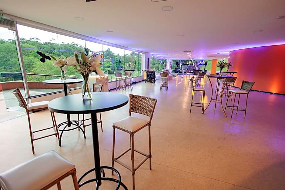 Almenat Embu das Artes Sao Paulo, Tapestry Collect