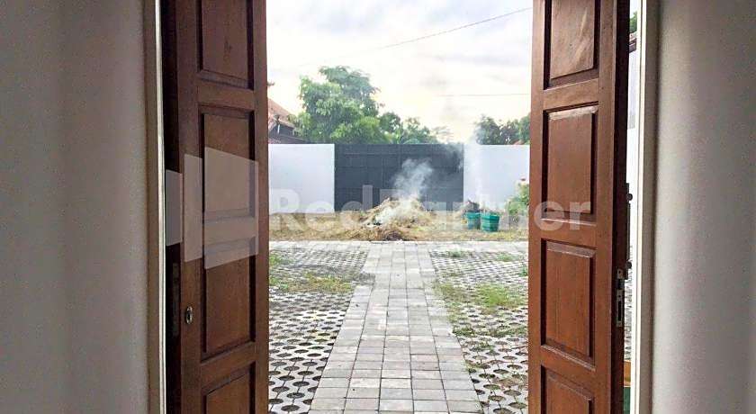 TERRA Guesthouse JEC Mitra RedDoorz