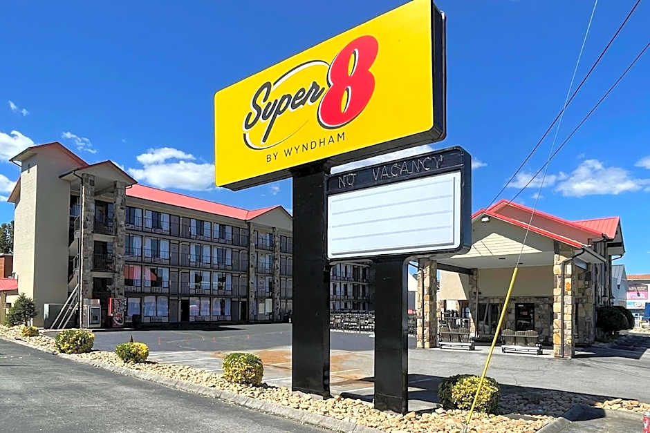 Super 8 by Wyndham Pigeon Forge Downtown
