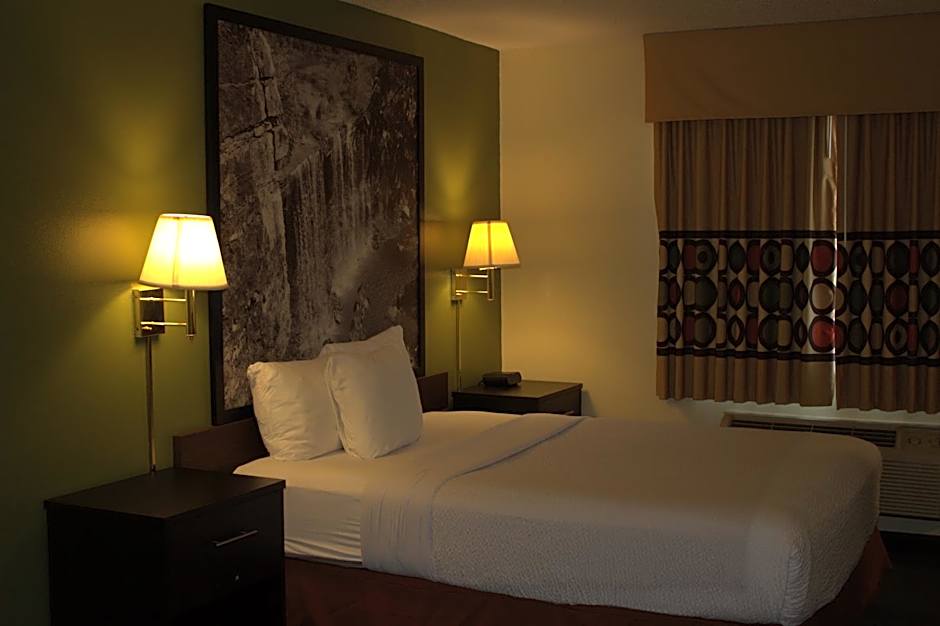 Super 8 by Wyndham Colby