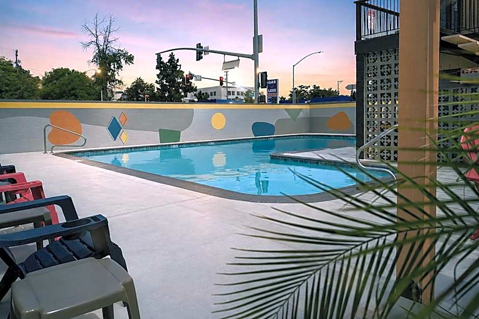 Thunderbird Lodge