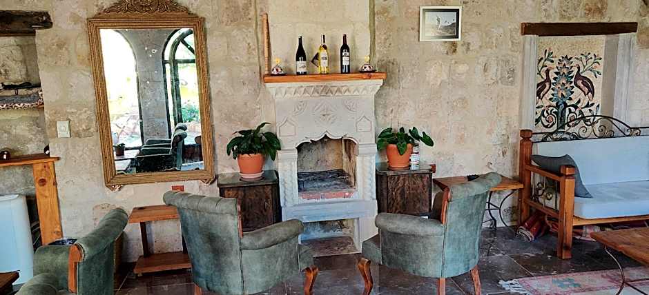 Sarnich Cave Suites