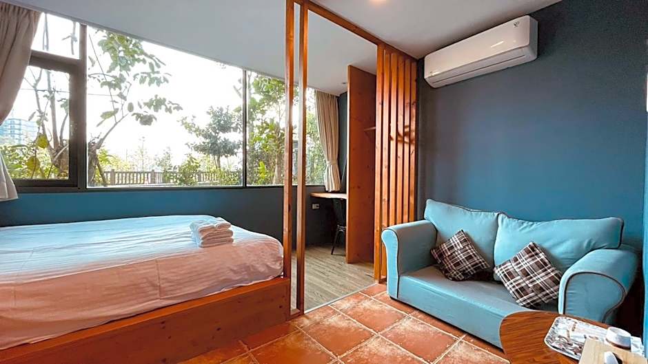 Yue Lake Backpackers