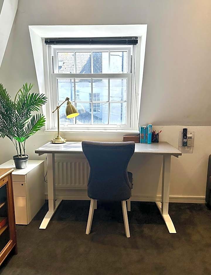 Penthouse near park - air con - Guest and the City