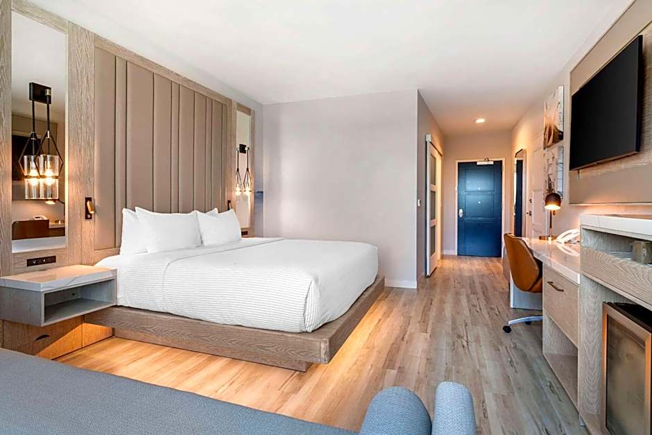 Cambria Hotel Waco University Riverfront