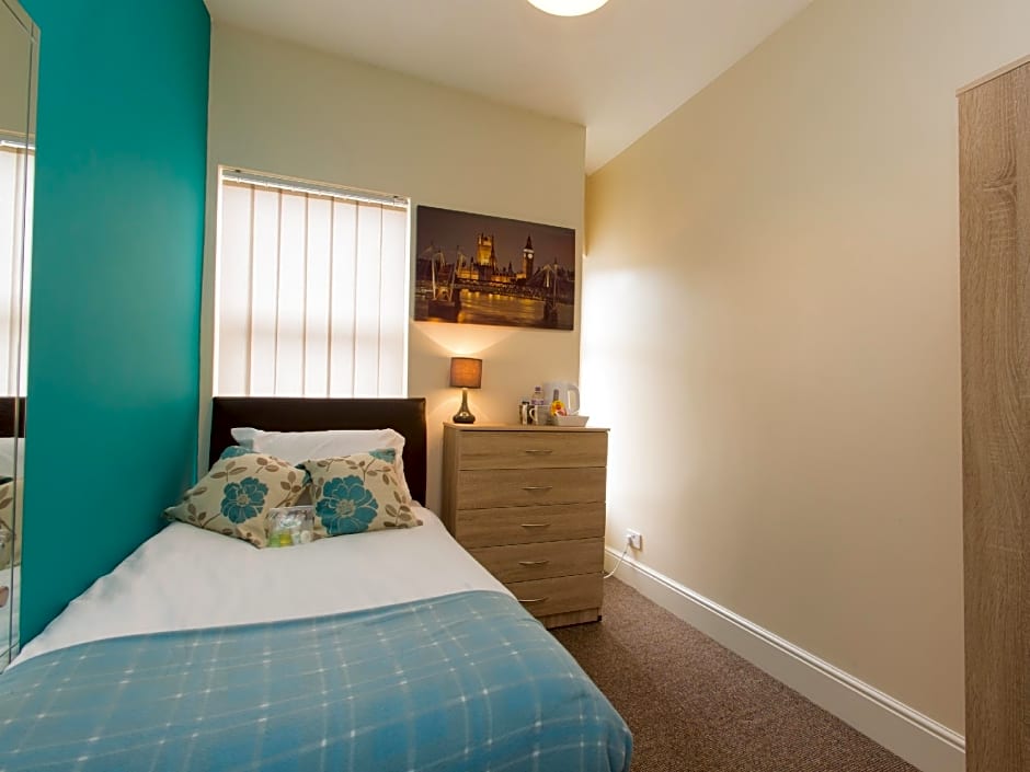 Town House @ Minshull New Road