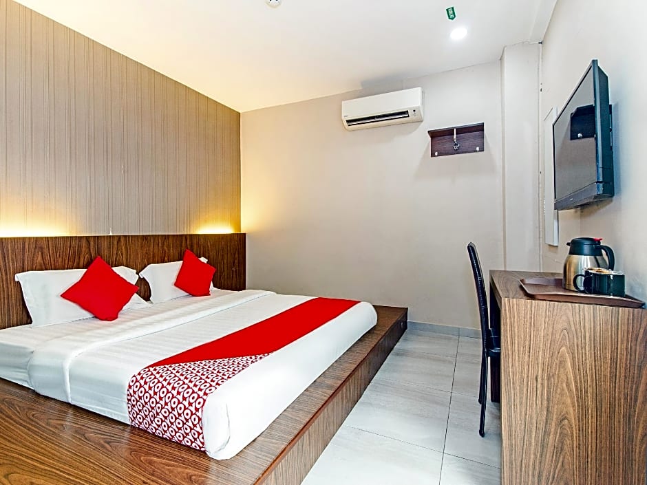 Super OYO 340 Comfort Hotel