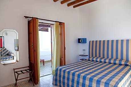 Double or Twin Room with Sea View