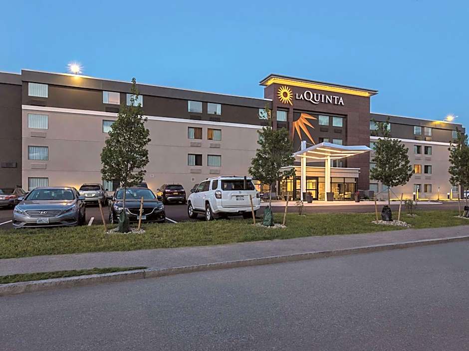La Quinta Inn & Suites by Wyndham Portland DT/Maine Med