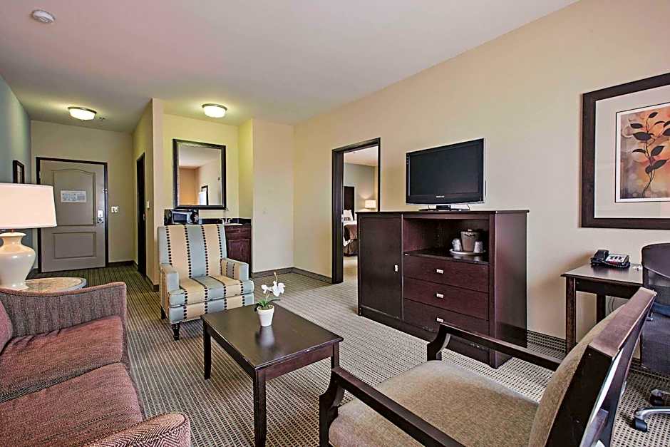 La Quinta Inn & Suites by Wyndham DFW Airport West - Euless