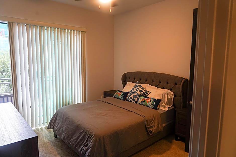 Luxury Designed 2 Bedrooms Part Hotel in Woodland Hills CA