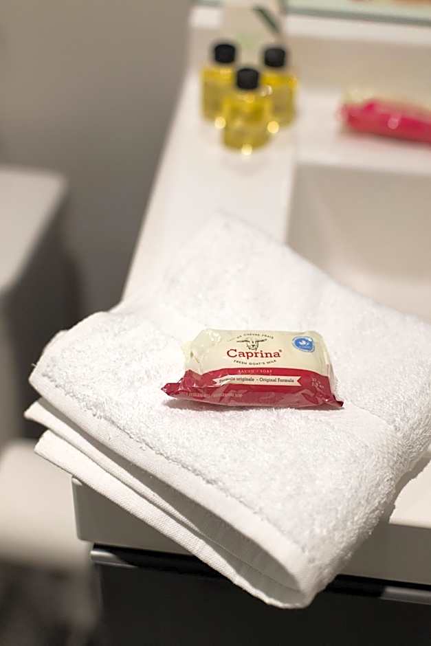 16 Studio Apartment-Hotel in Little Italy by Den Stays