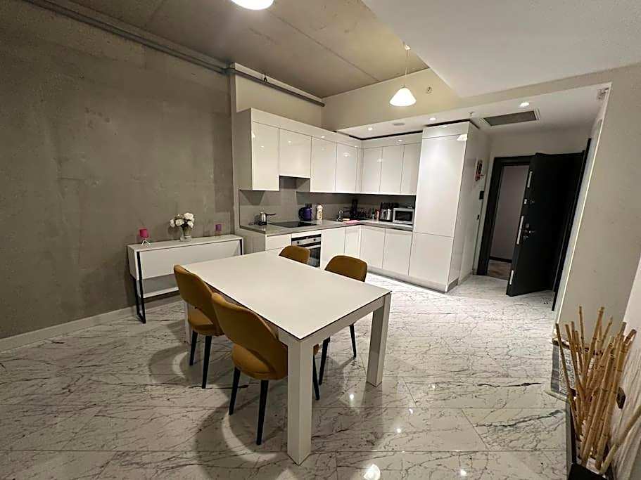 Luxury suites with gym and pool floor40