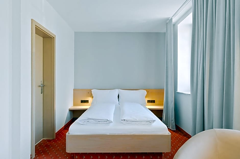 Steiners Hotel Airport-Messe in Birkach