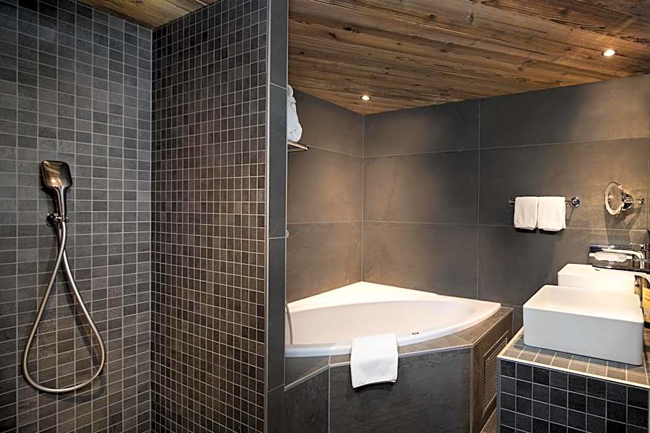 Hostellerie du Pas de l'Ours "Relais et Châteaux"