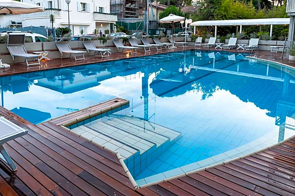 HOTEL TRIONFAL - Fronte Mare - Vicinissimi al Centro